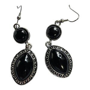 Black Earrings In Excellent Condition